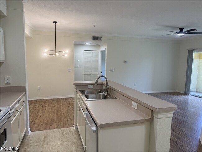 Building Photo - 11500 Villa Grand