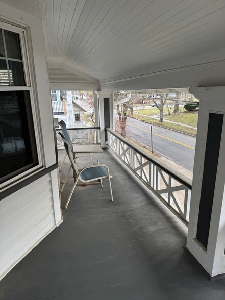 Front Porch - 10018 Baltic Road