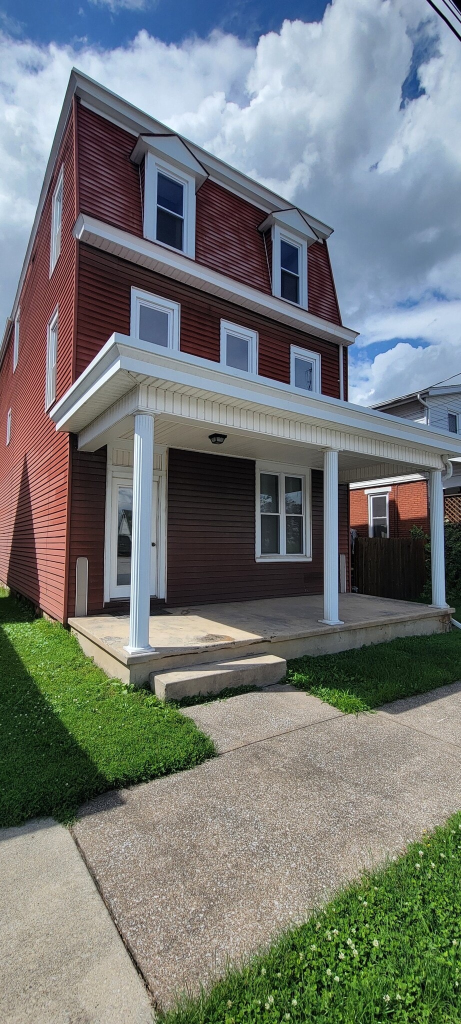 Building Photo - 219 7th St