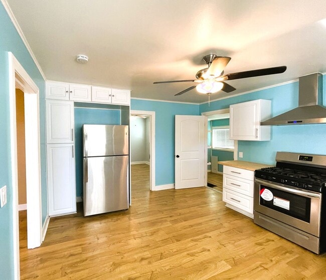 Building Photo - 5250 Whispering Creek Dr