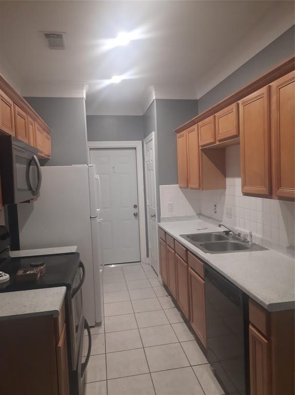 Building Photo - 11045 Landswalk Dr