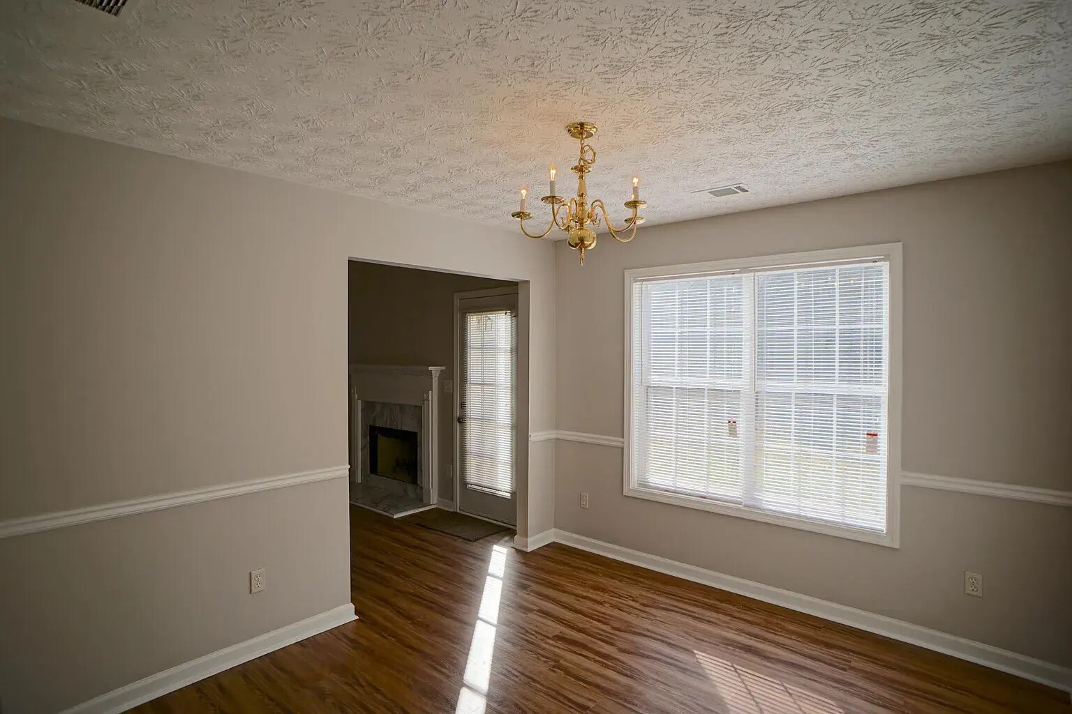 Dining room - 11 Spring Valley Cove