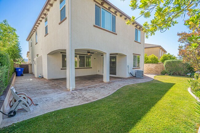 Building Photo - Beautiful 4-Bedroom Home with Solar and EV Charger in West Hills, Valencia!