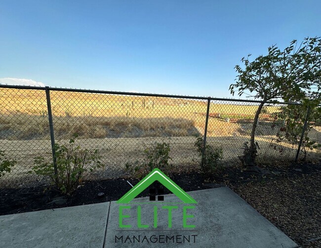 Building Photo - Beautiful 3-Bedroom Home in Desirable Nort...