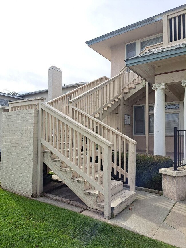 Building Photo - 833-839 N. Van Ness - No Longer Manage 10/...