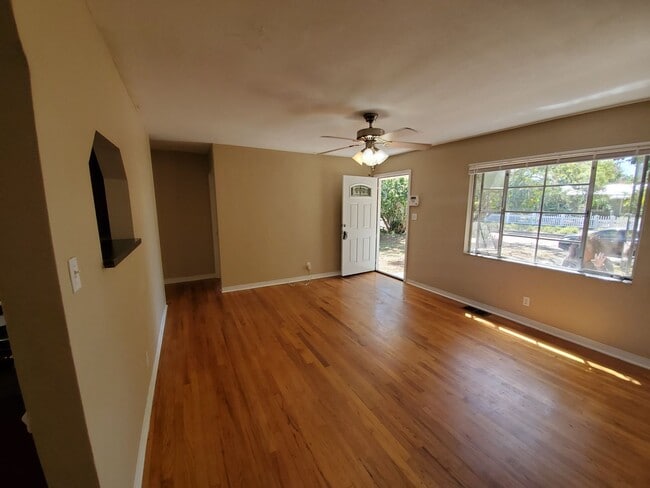 Building Photo - Two Bedroom House with carport