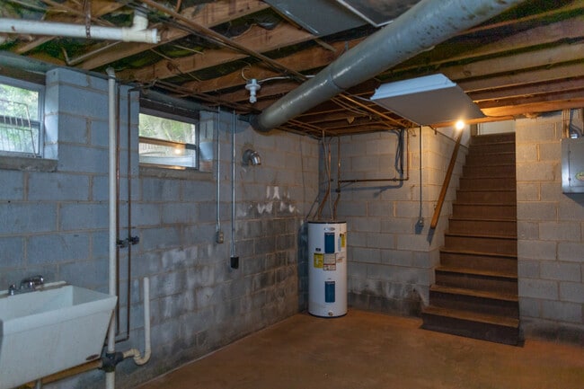 Building Photo - 129 Stephens Dr