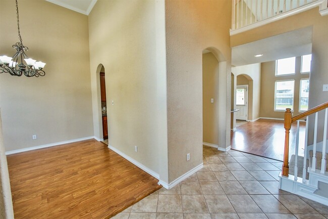 Building Photo - 5103 Shadow Breeze Ln