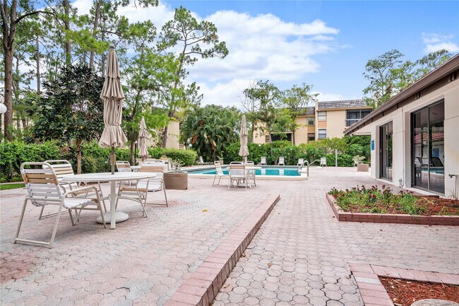 Building Photo - 8437 Forest Hills Dr