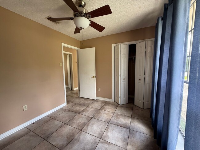 Building Photo - Parkway North Condo