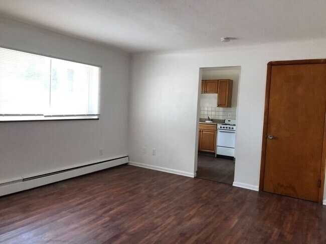 Building Photo - 15403 Puritas Ave