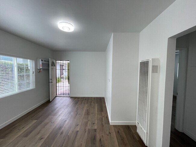 Building Photo - 4962 S Centinela Ave