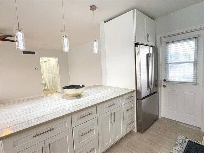 Building Photo - 4541 N Ocean Dr