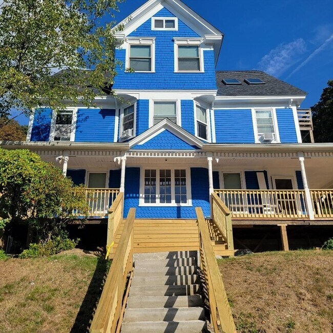 Primary Photo - 30 Uxbridge St