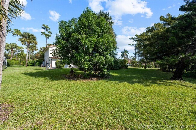Building Photo - 12638 Quercus Ln