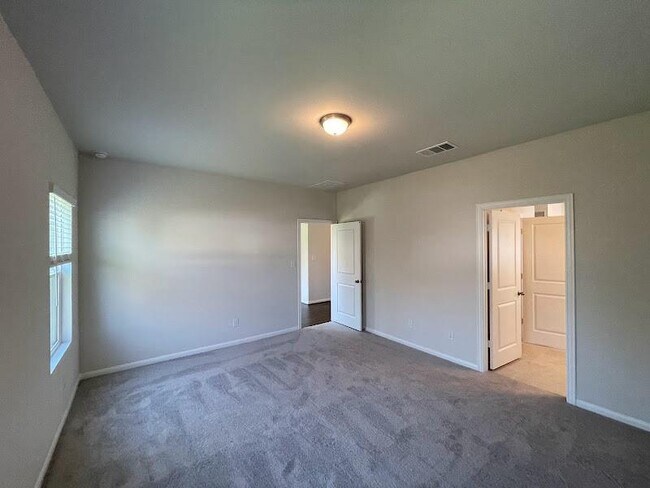 Building Photo - 256 Crystal Brook Dr