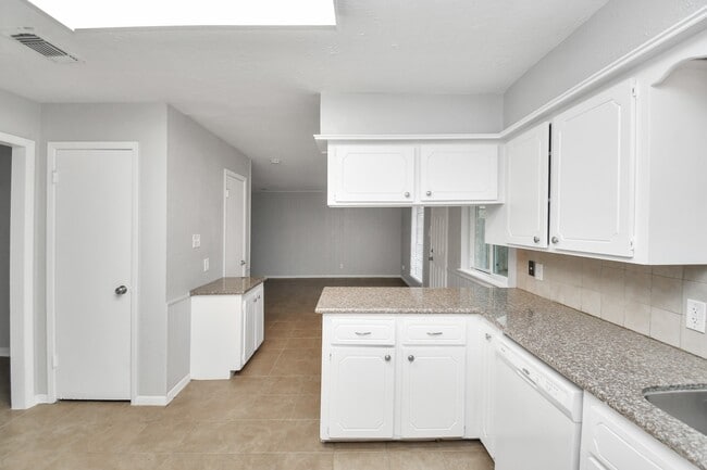 Building Photo - 24118 Spring Gum Dr