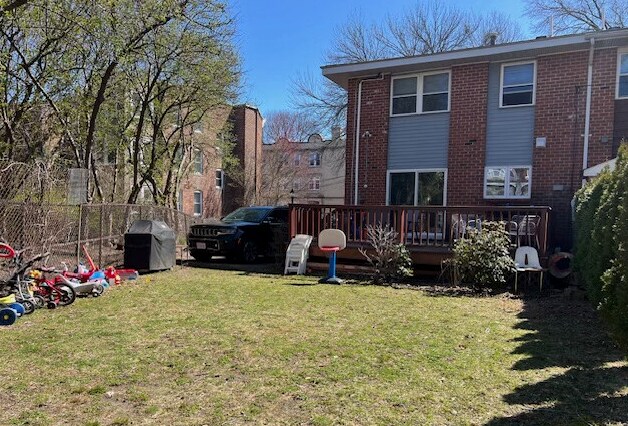 Building Photo - 148 Thorndike St