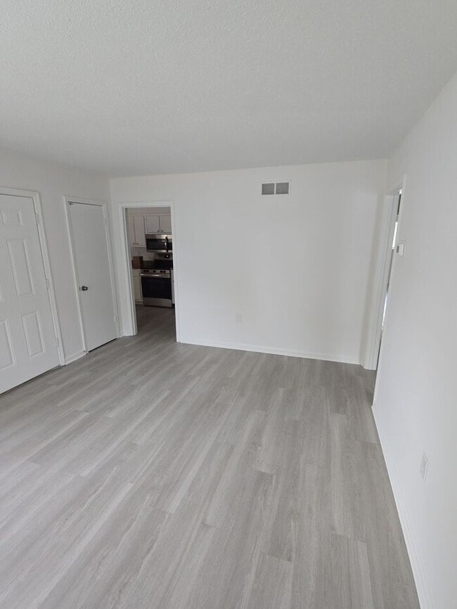 Building Photo - 5008 Clear Creek Dr