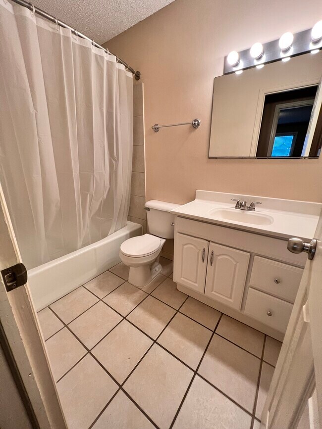 Building Photo - 1531 D St