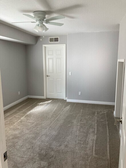 Building Photo - 11112 Calgary Way