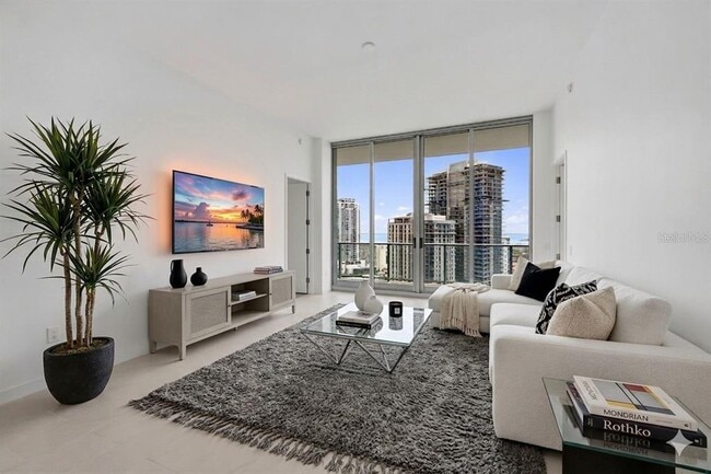 Building Photo - 400 Central Ave