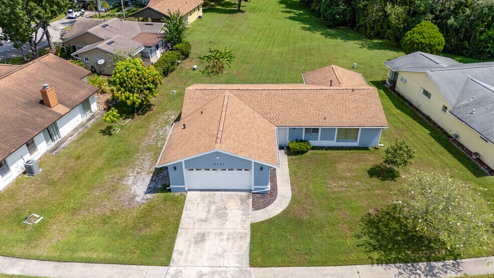 Building Photo - 10737 Larissa St