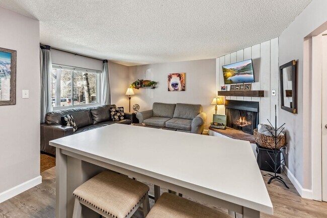 Building Photo - 412 S. Main, unit 113