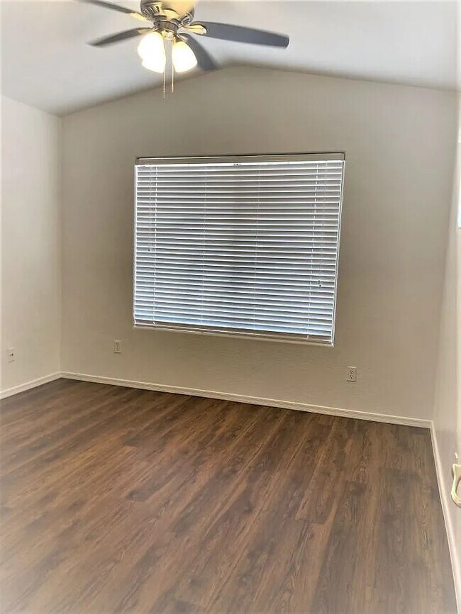 Building Photo - Stunning 3-bedroom 2 bath with SOLAR