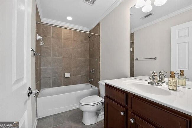 Building Photo - 4753 Cheviot Way SE