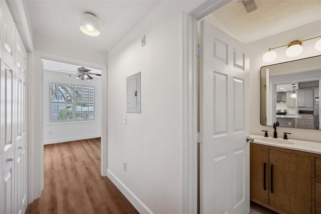 Building Photo - 501 Knights Run Ave