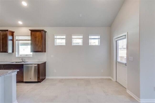 Building Photo - 325 Diamondleaf Dr