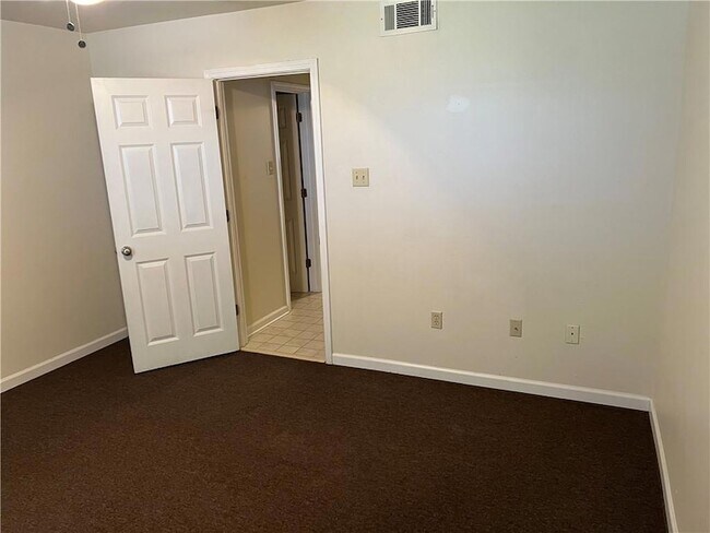 Building Photo - 316 Plantation Dr