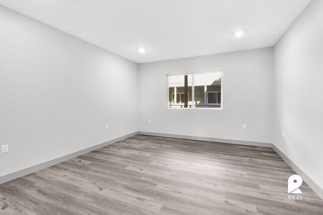 Building Photo - 7040 Woodman Ave