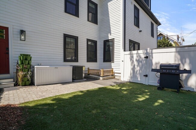 Building Photo - 4 Fairlee St