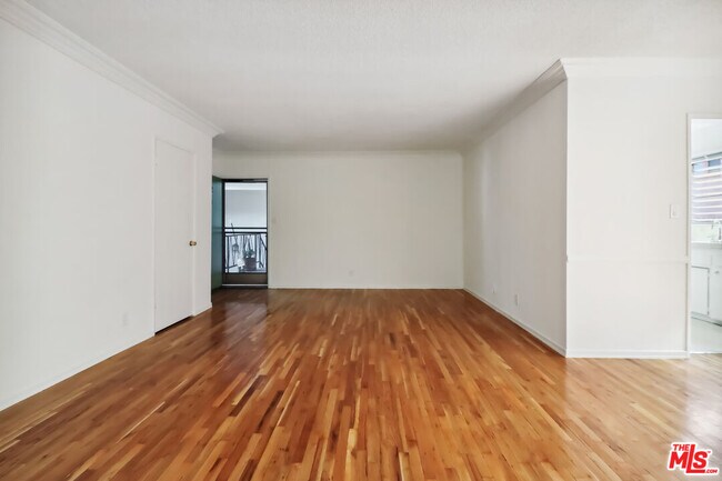 Building Photo - 1411 N Fairfax Ave