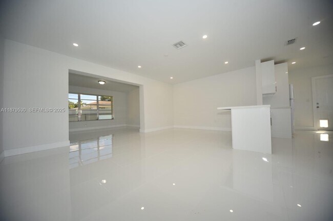 Building Photo - 18601 SW 97th Ct