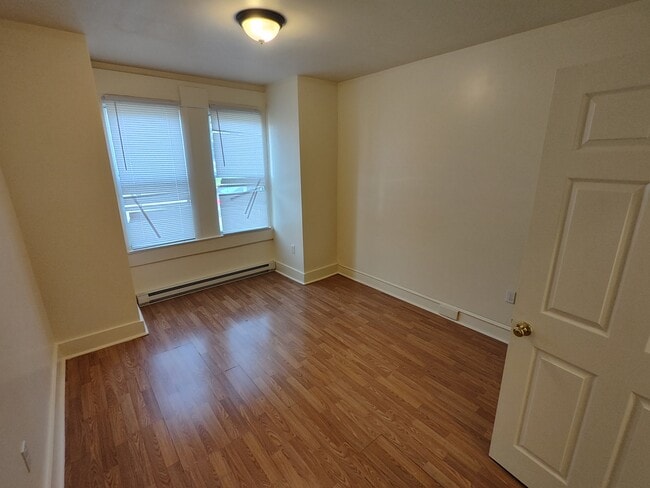 Building Photo - 446 Quincy Ave