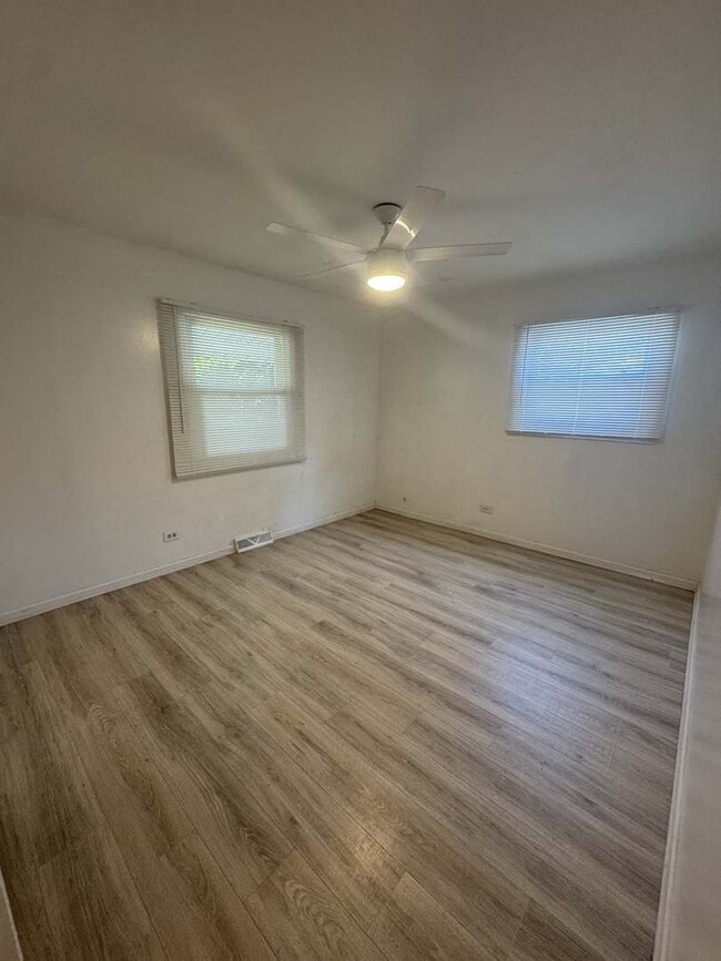 Building Photo - 14949 Highland Ave