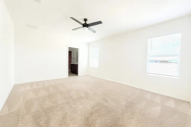 Building Photo - 2220 NE 5th Ave