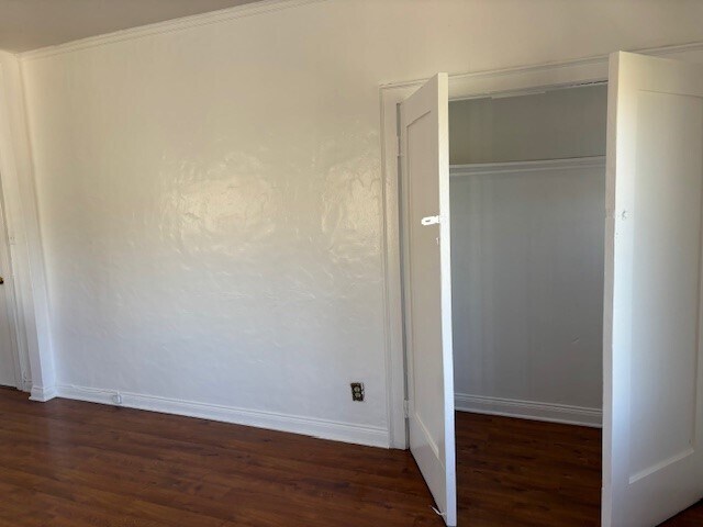 Building Photo - 114 E Ave 42