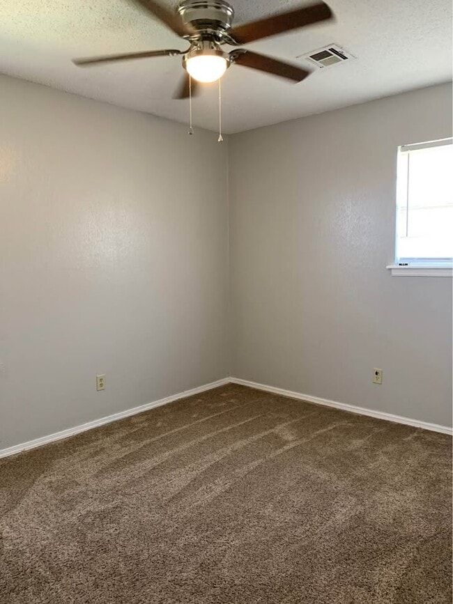 Building Photo - 5410 Clark Dr