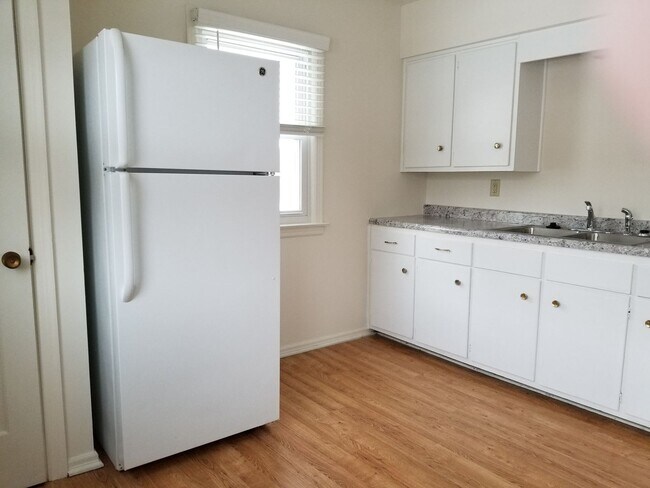Building Photo - Hillsboro West One Bedroom Apartment, avai...