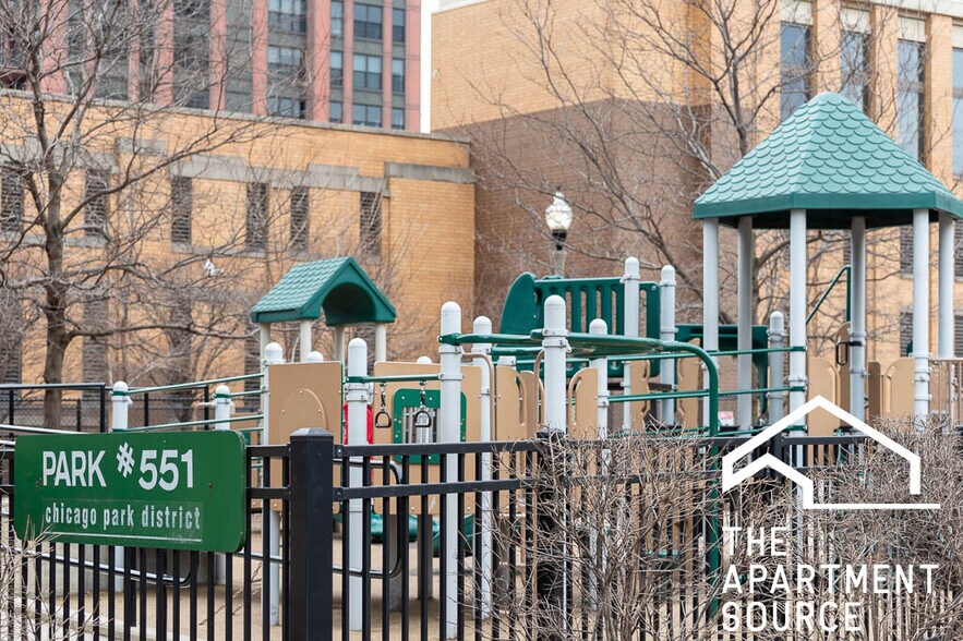 Building Photo - 353 N Desplaines St