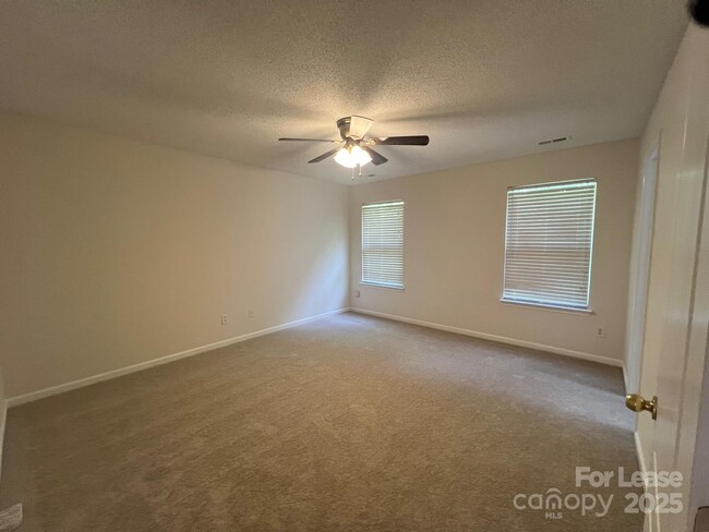 Building Photo - 176 English Hills Dr