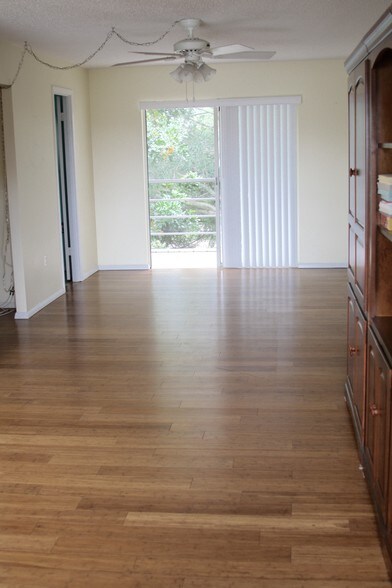 Building Photo - 4210 Ironwood Cir