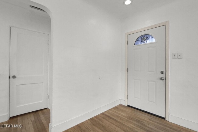 Building Photo - 2105 Happer St