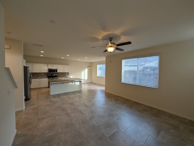 Building Photo - "Spacious 4-Bed Home with 2.5 Baths in Charming Clovis Locale – 1945 Sq. Ft. of Comfort!"