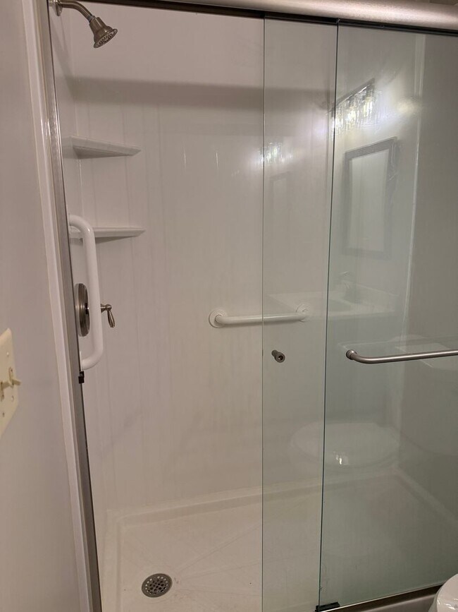 Building Photo - Inviting 1-Bedroom Condo with Natural Light!