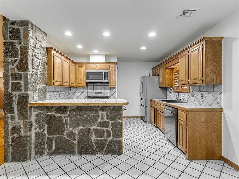 Building Photo - 3609 Hampton Ct